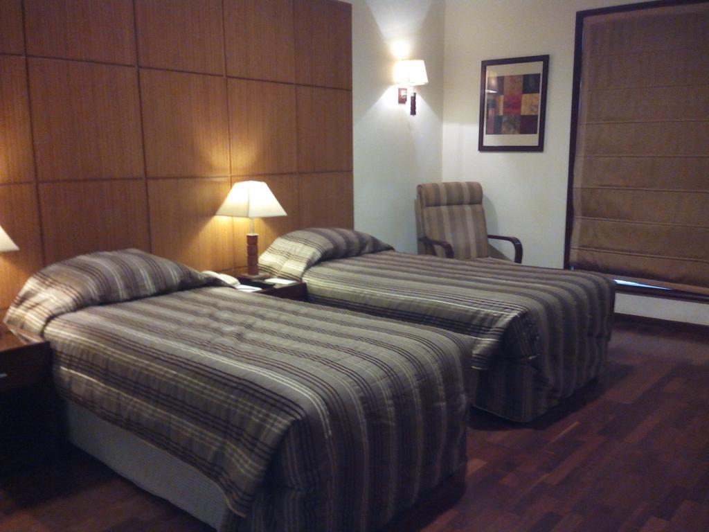 The Ocean Pearl Retreat Hotel New Delhi Bilik gambar