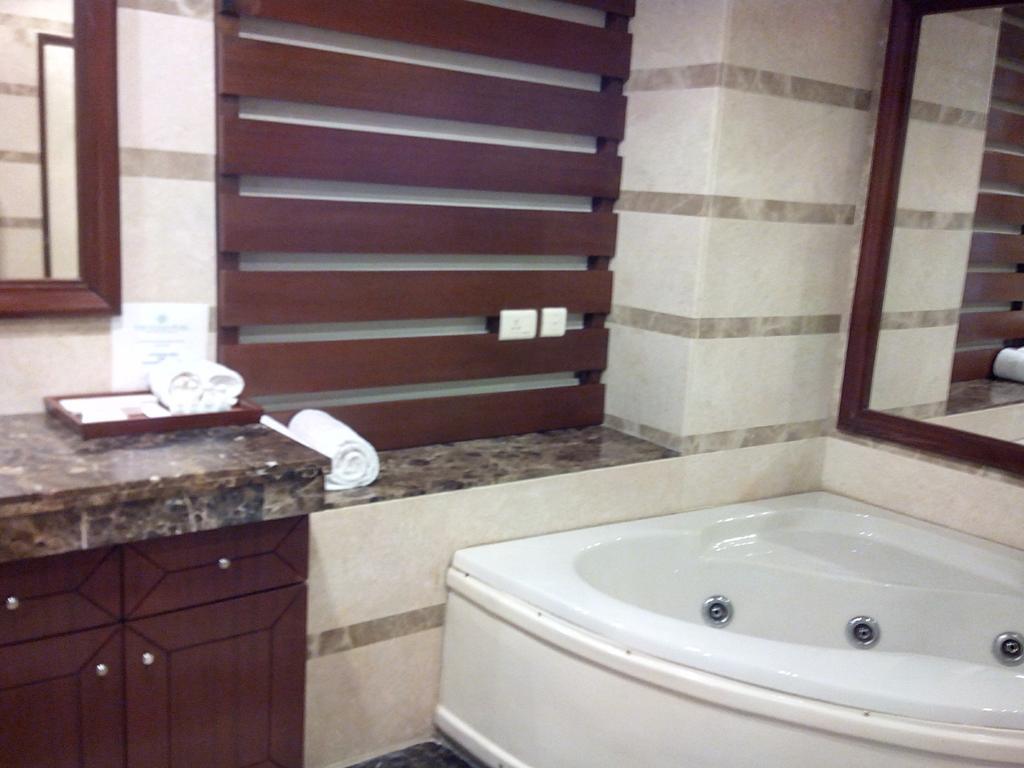 The Ocean Pearl Retreat Hotel New Delhi Luaran gambar